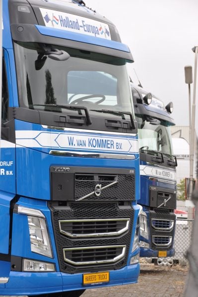 Front plastic/Sign for front mounting on Volvo FH4