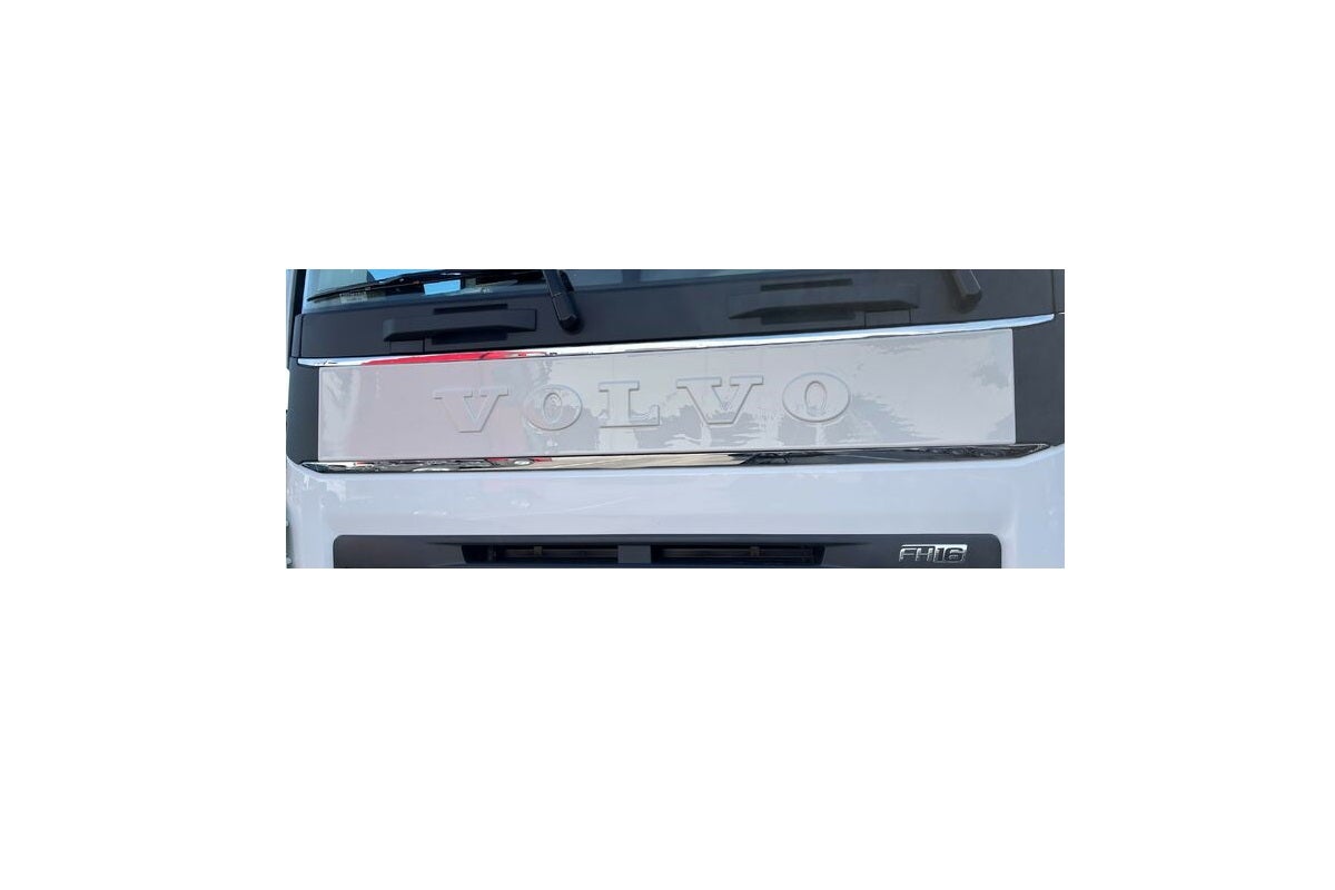 Front plastic/Sign with Volvo Logo for the front of the Volvo FH5